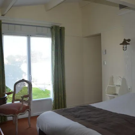 Hr Hotel-restaurant & Marin La Flotte