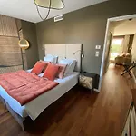 Hr Hotel-restaurant & Marin