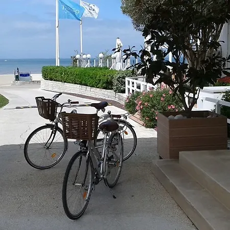 Hr Hotel-restaurant & Marin