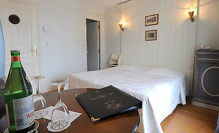 Hr Hotel-restaurant & Marin La Flotte