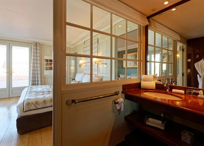 Hr Hotel-restaurant & Marin