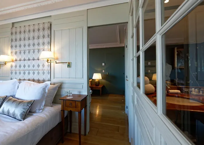 Hr Hotel-restaurant & Marin 5* مدينة لا فلوت