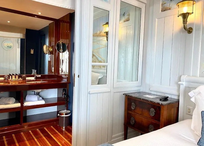 فندق Hr Hotel-restaurant & Marin 5*