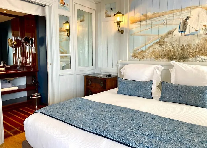 Hr Hotel-restaurant & Marin 5* مدينة لا فلوت