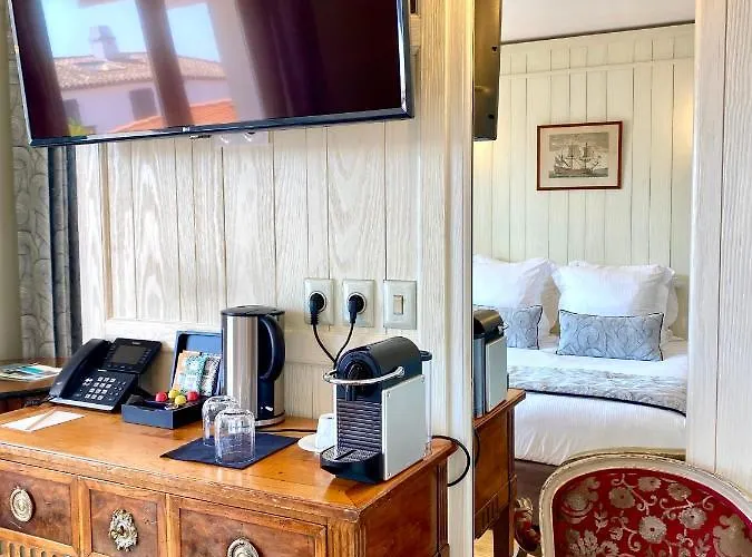 Hr Hotel-restaurant & Marin